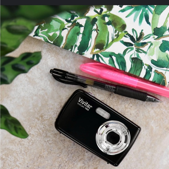 Vivitar ViviCam 7.1 Megapixel Compact Camera - Picture 4 of 14